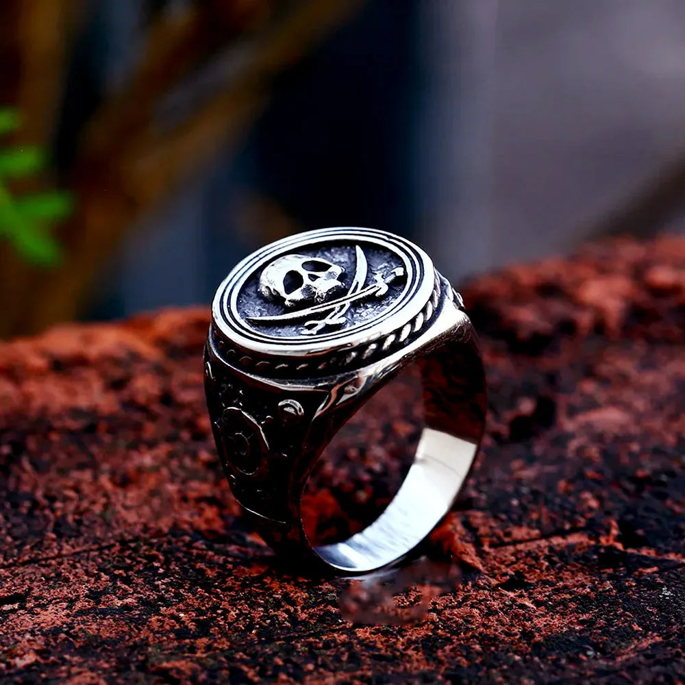 Pirate Skull Ring – Retro Gothic Nautical Jewelry for Men & Women